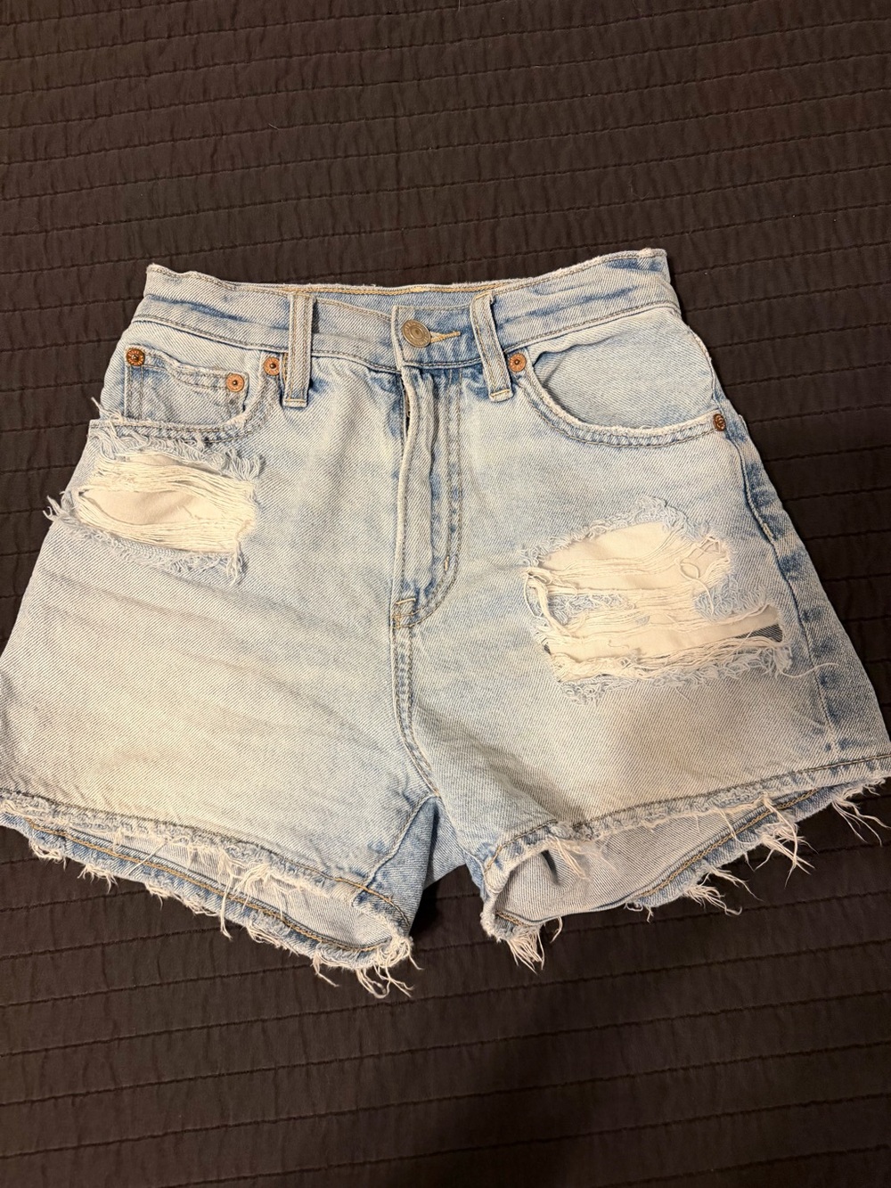 American eagle High rise 90’s boyfriend shorts Size 000
Great condition
